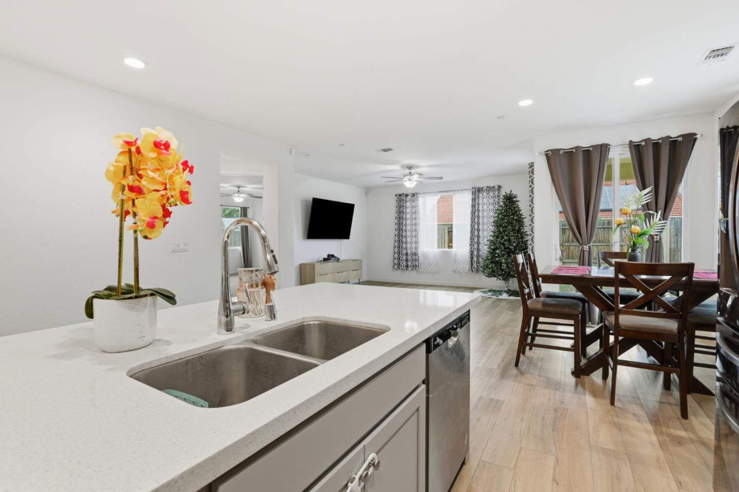 Detail Gallery Image 11 of 45 For 354 Manchester Dr, Los Banos,  CA 93635 - 4 Beds | 3 Baths