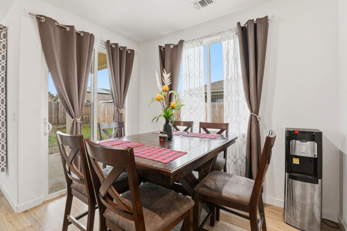 Detail Gallery Image 13 of 45 For 354 Manchester Dr, Los Banos,  CA 93635 - 4 Beds | 3 Baths