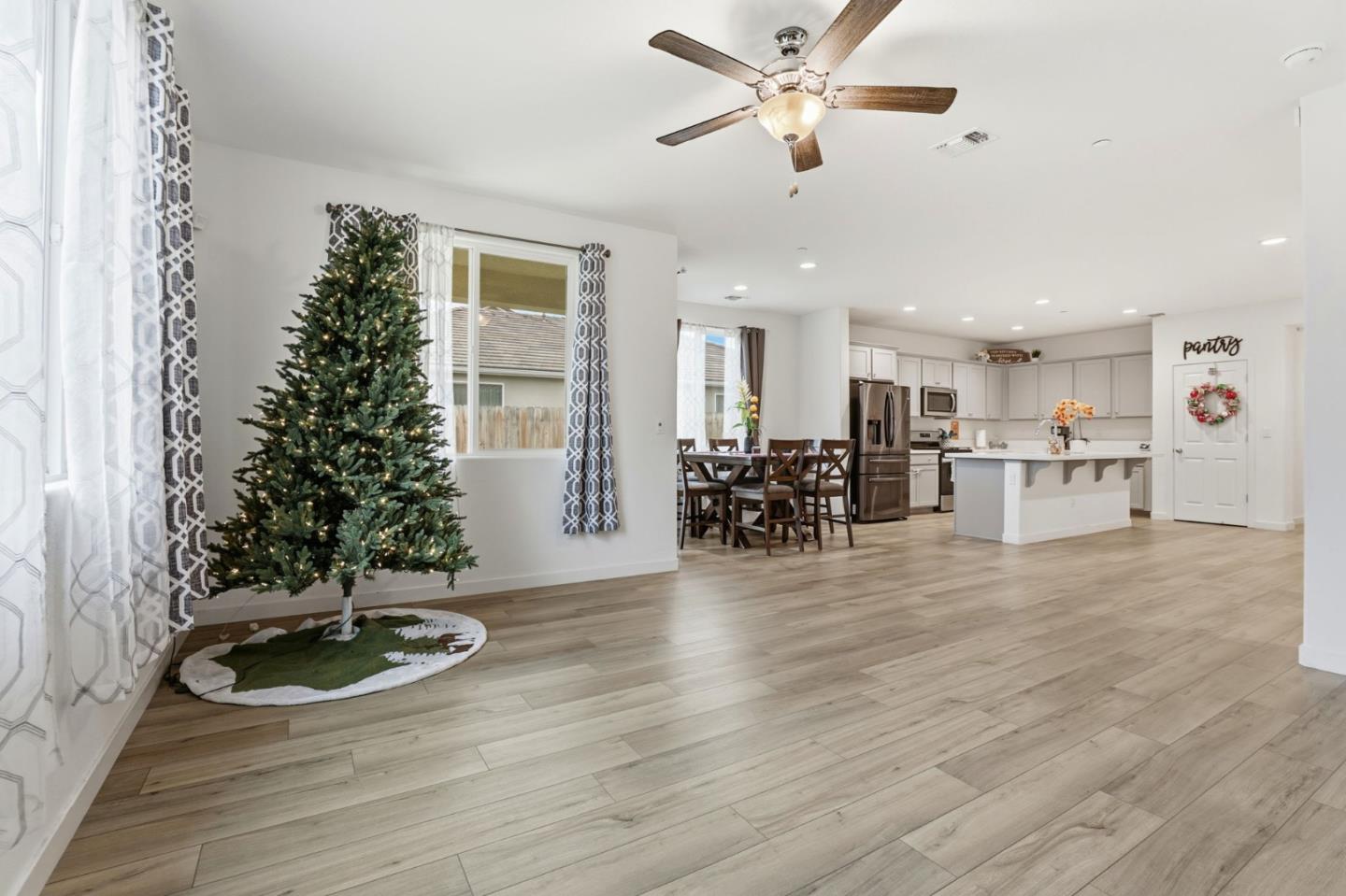 Detail Gallery Image 15 of 45 For 354 Manchester Dr, Los Banos,  CA 93635 - 4 Beds | 3 Baths