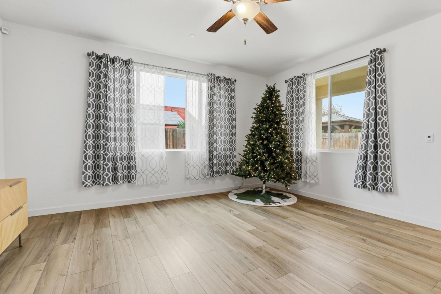 Detail Gallery Image 16 of 45 For 354 Manchester Dr, Los Banos,  CA 93635 - 4 Beds | 3 Baths