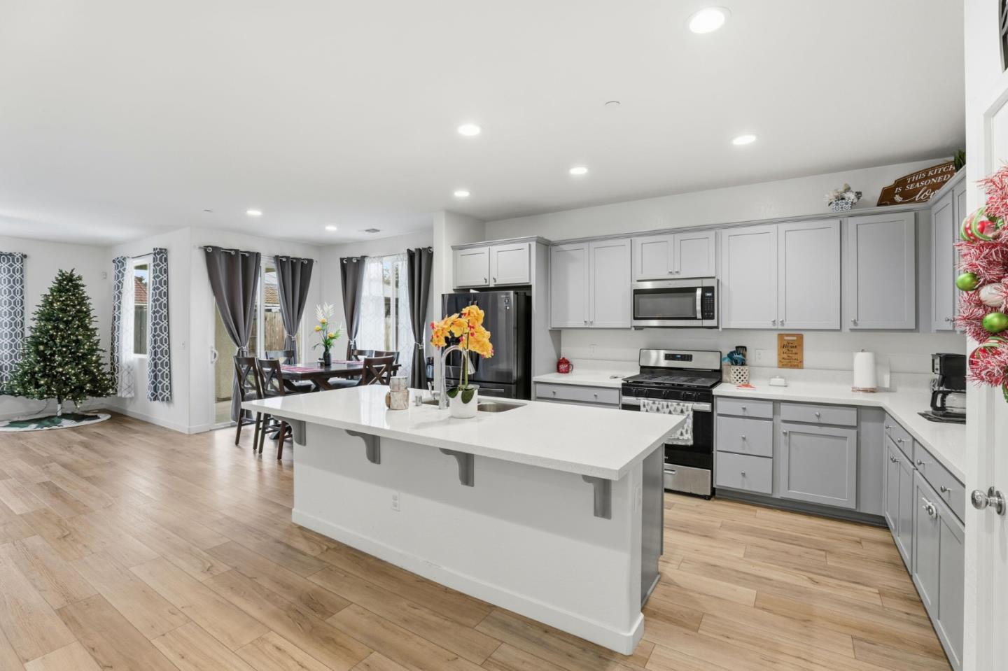 Detail Gallery Image 8 of 45 For 354 Manchester Dr, Los Banos,  CA 93635 - 4 Beds | 3 Baths