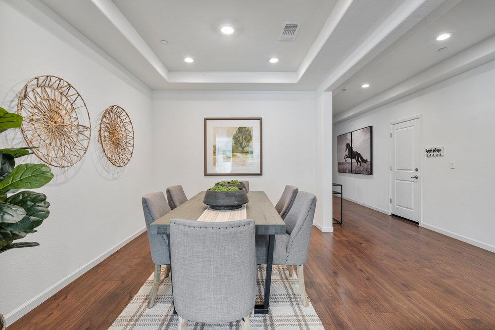 Detail Gallery Image 10 of 46 For 20 Hospital Rd, Hollister,  CA 95023 - 4 Beds | 2/1 Baths