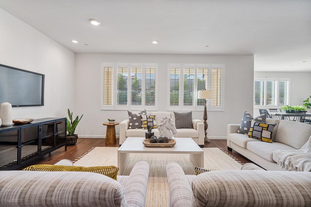 Detail Gallery Image 11 of 46 For 20 Hospital Rd, Hollister,  CA 95023 - 4 Beds | 2/1 Baths