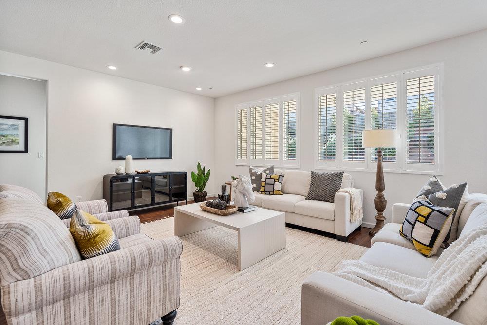 Detail Gallery Image 12 of 46 For 20 Hospital Rd, Hollister,  CA 95023 - 4 Beds | 2/1 Baths