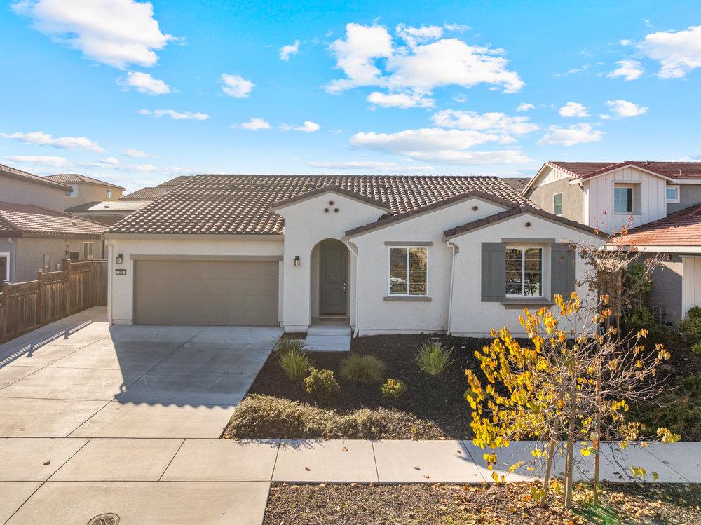 Detail Gallery Image 2 of 46 For 20 Hospital Rd, Hollister,  CA 95023 - 4 Beds | 2/1 Baths