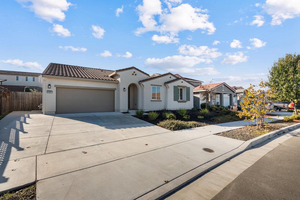 Detail Gallery Image 3 of 46 For 20 Hospital Rd, Hollister,  CA 95023 - 4 Beds | 2/1 Baths