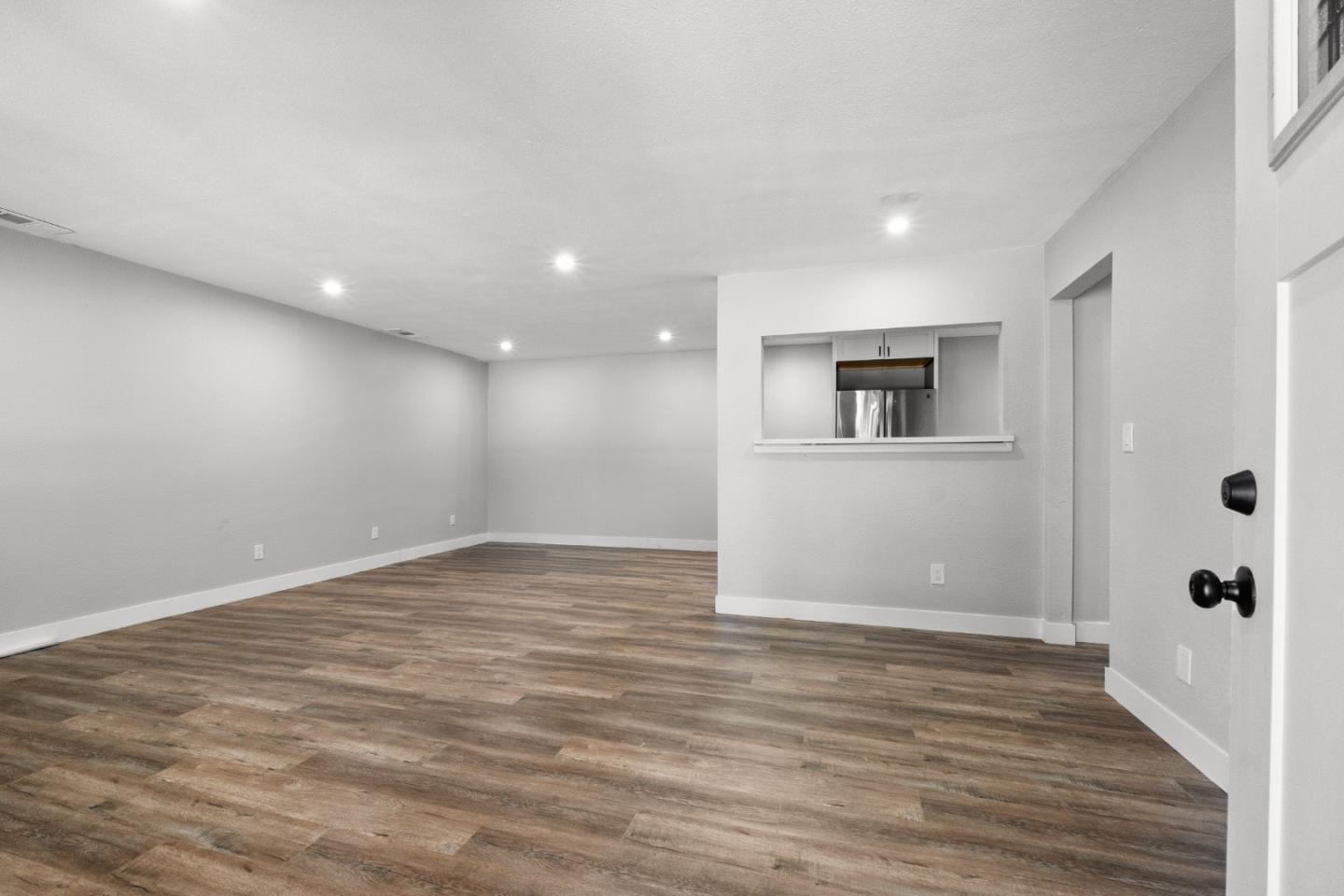 Detail Gallery Image 13 of 31 For 212 E Longview Ave, Stockton,  CA 95207 - 3 Beds | 1 Baths