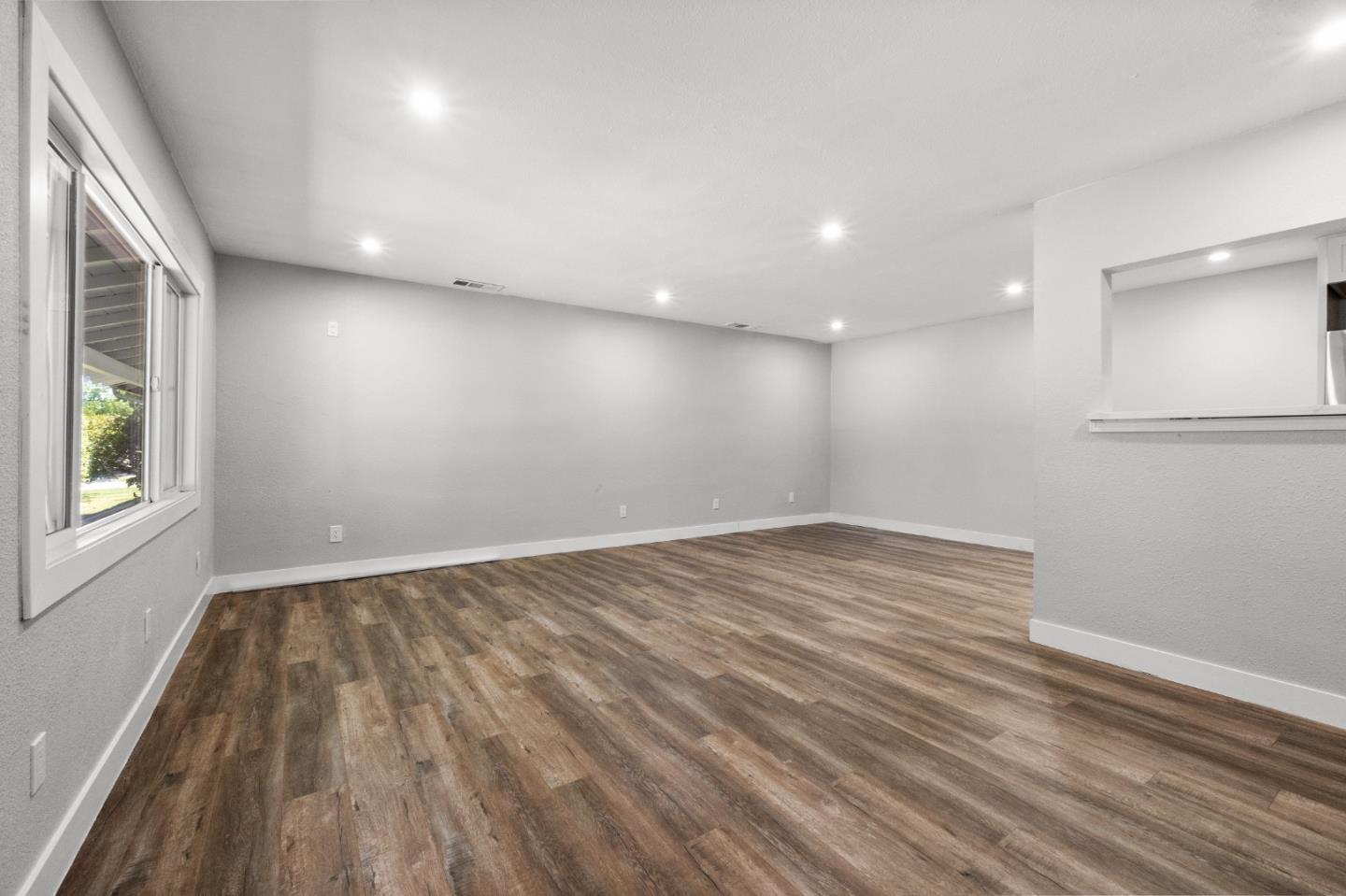 Detail Gallery Image 14 of 31 For 212 E Longview Ave, Stockton,  CA 95207 - 3 Beds | 1 Baths