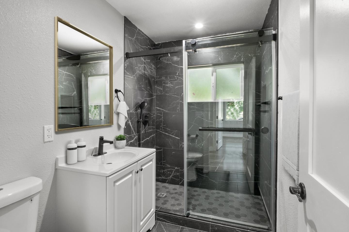 Detail Gallery Image 17 of 31 For 212 E Longview Ave, Stockton,  CA 95207 - 3 Beds | 1 Baths