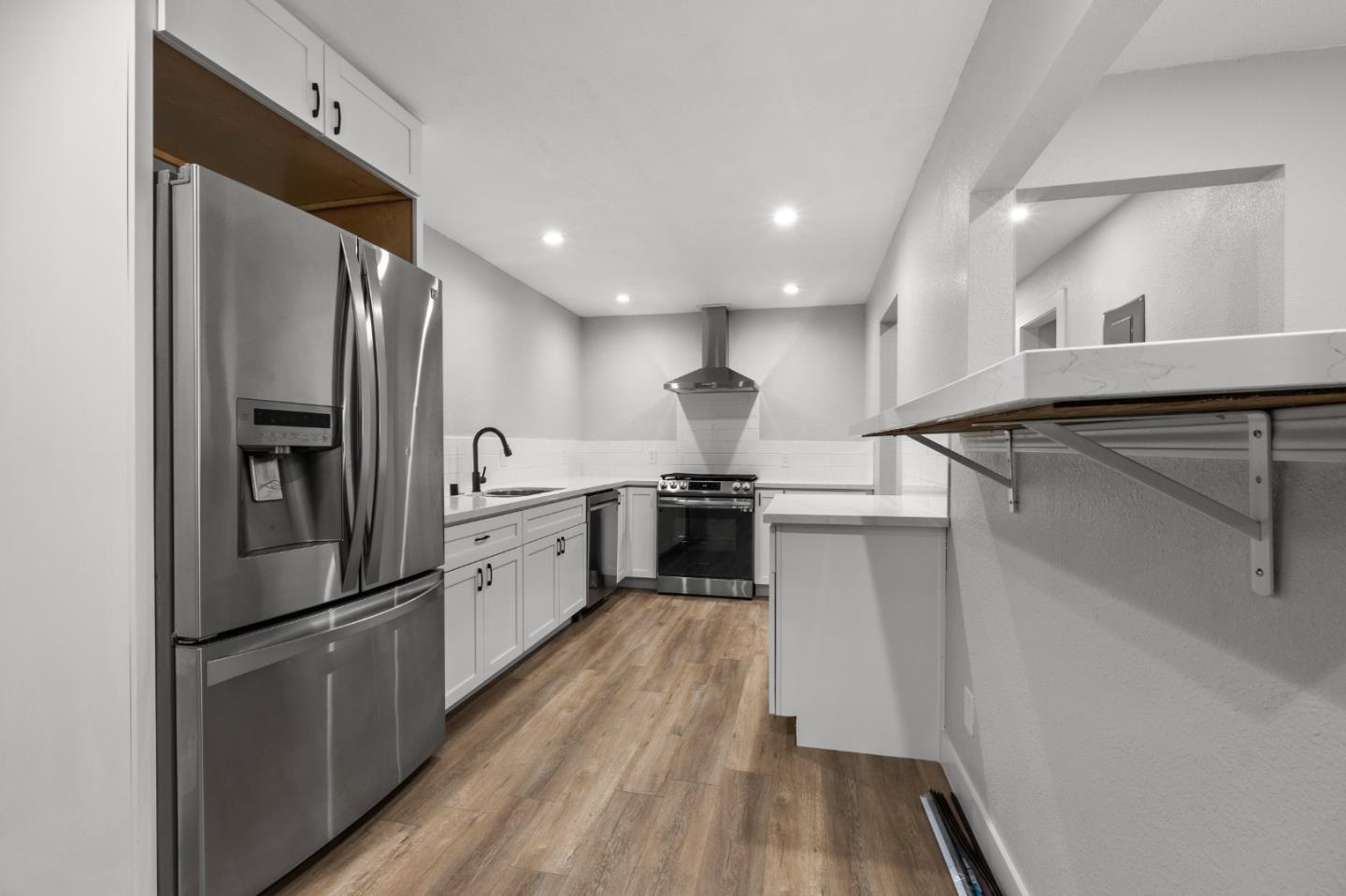 Detail Gallery Image 9 of 31 For 212 E Longview Ave, Stockton,  CA 95207 - 3 Beds | 1 Baths