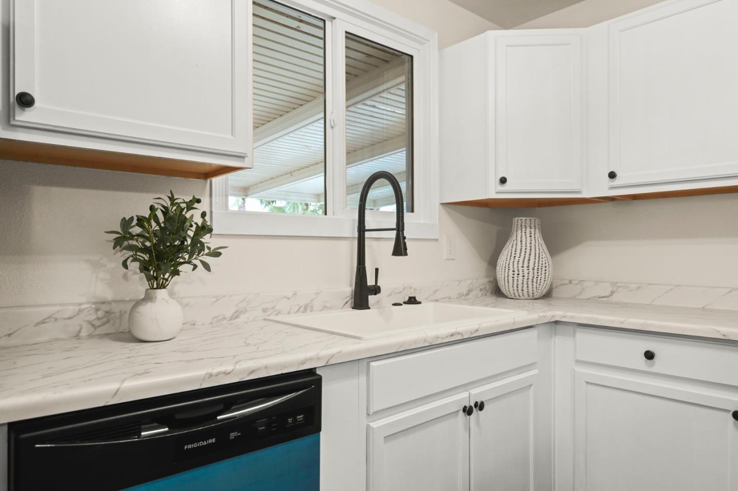 Detail Gallery Image 11 of 26 For 1927 Evergreen Ave, Antioch,  CA 94509 - 3 Beds | 1 Baths