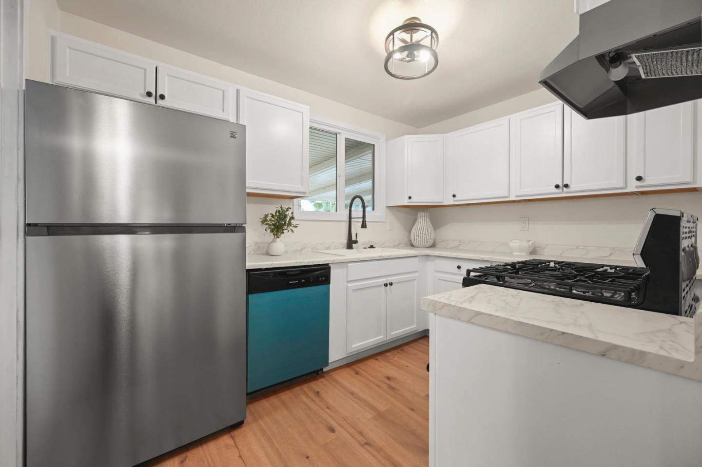 Detail Gallery Image 12 of 26 For 1927 Evergreen Ave, Antioch,  CA 94509 - 3 Beds | 1 Baths