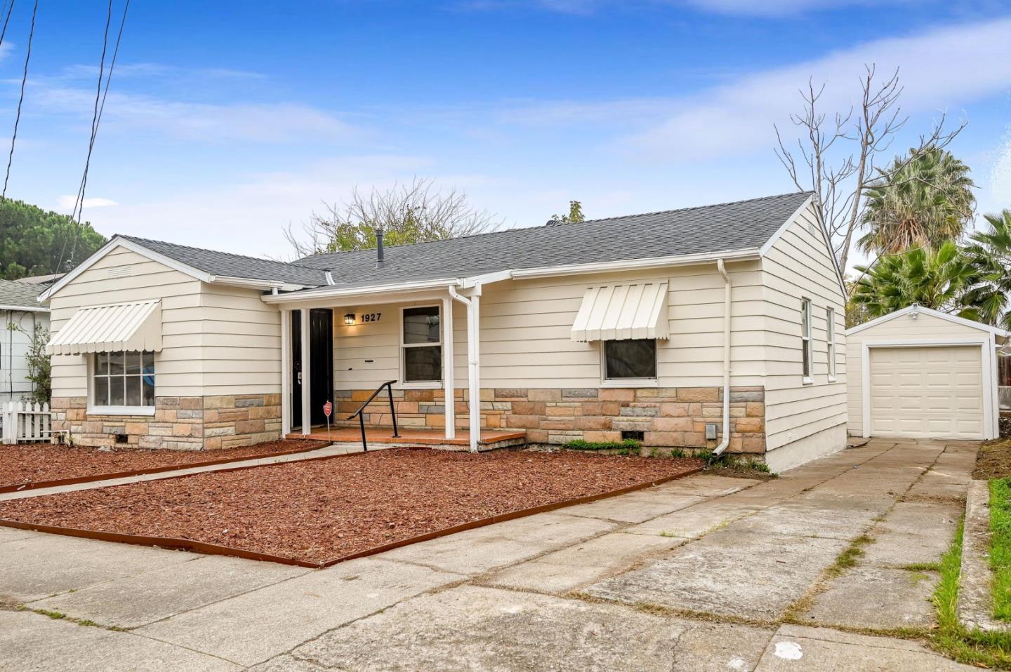 Detail Gallery Image 3 of 26 For 1927 Evergreen Ave, Antioch,  CA 94509 - 3 Beds | 1 Baths