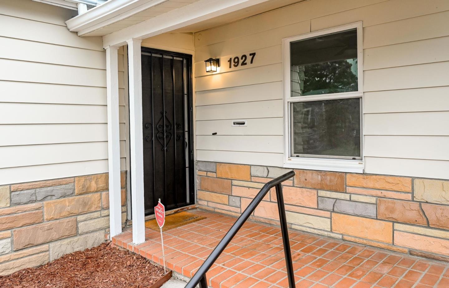 Detail Gallery Image 4 of 26 For 1927 Evergreen Ave, Antioch,  CA 94509 - 3 Beds | 1 Baths