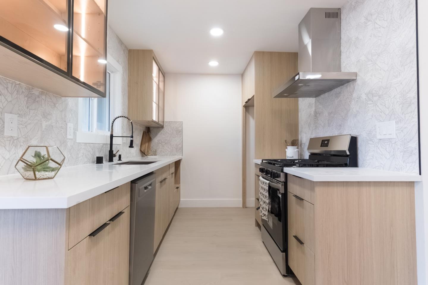 Detail Gallery Image 4 of 21 For 3586 Payne Ave #12,  San Jose,  CA 95117 - 2 Beds | 1 Baths