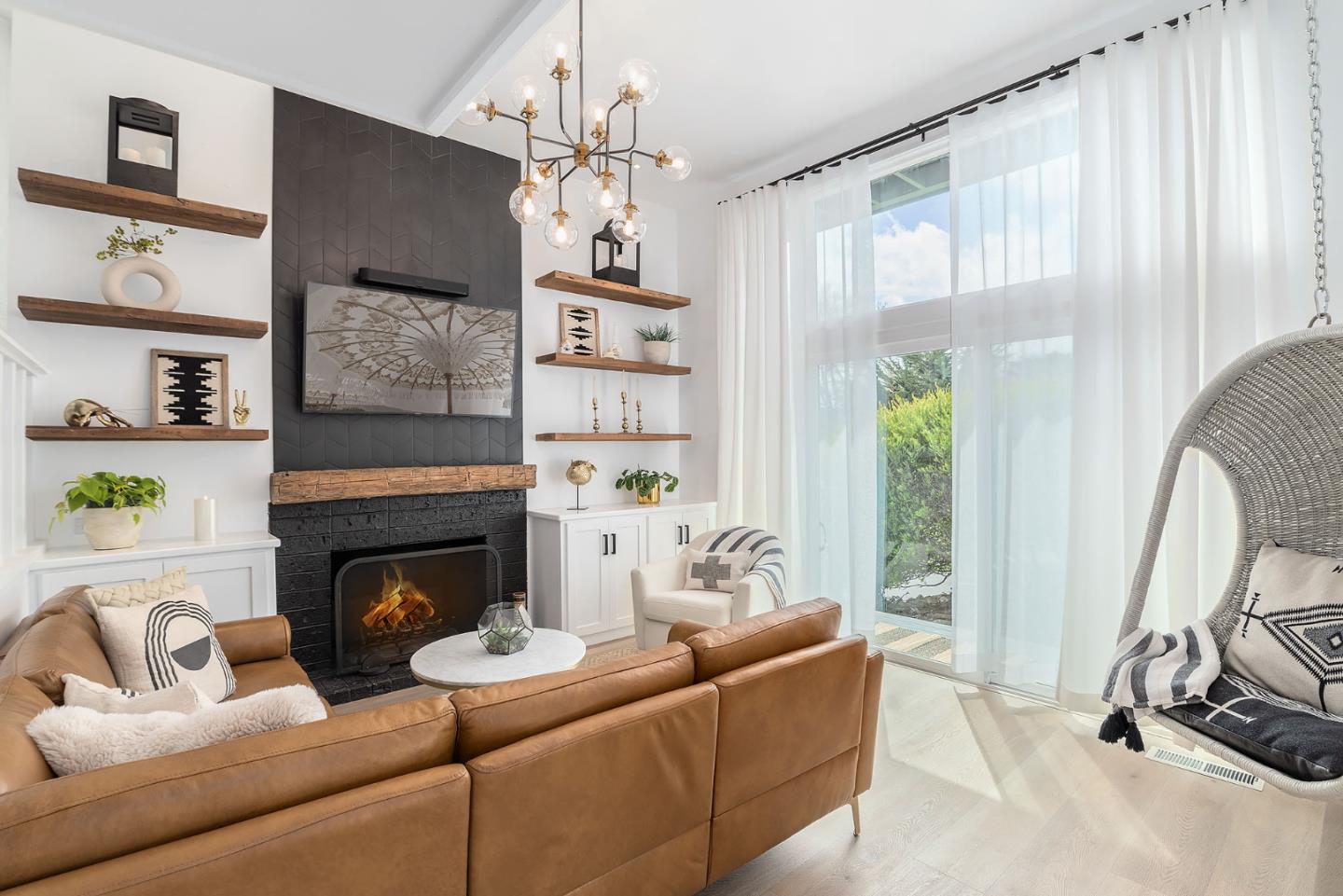 Detail Gallery Image 3 of 26 For 37 La Playa St, Monterey,  CA 93940 - 2 Beds | 2/1 Baths