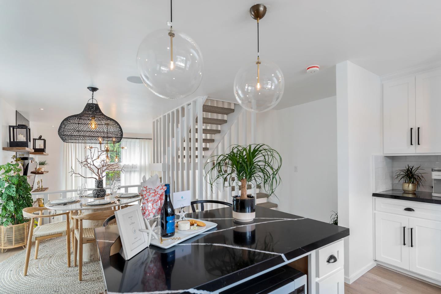 Detail Gallery Image 6 of 26 For 37 La Playa St, Monterey,  CA 93940 - 2 Beds | 2/1 Baths