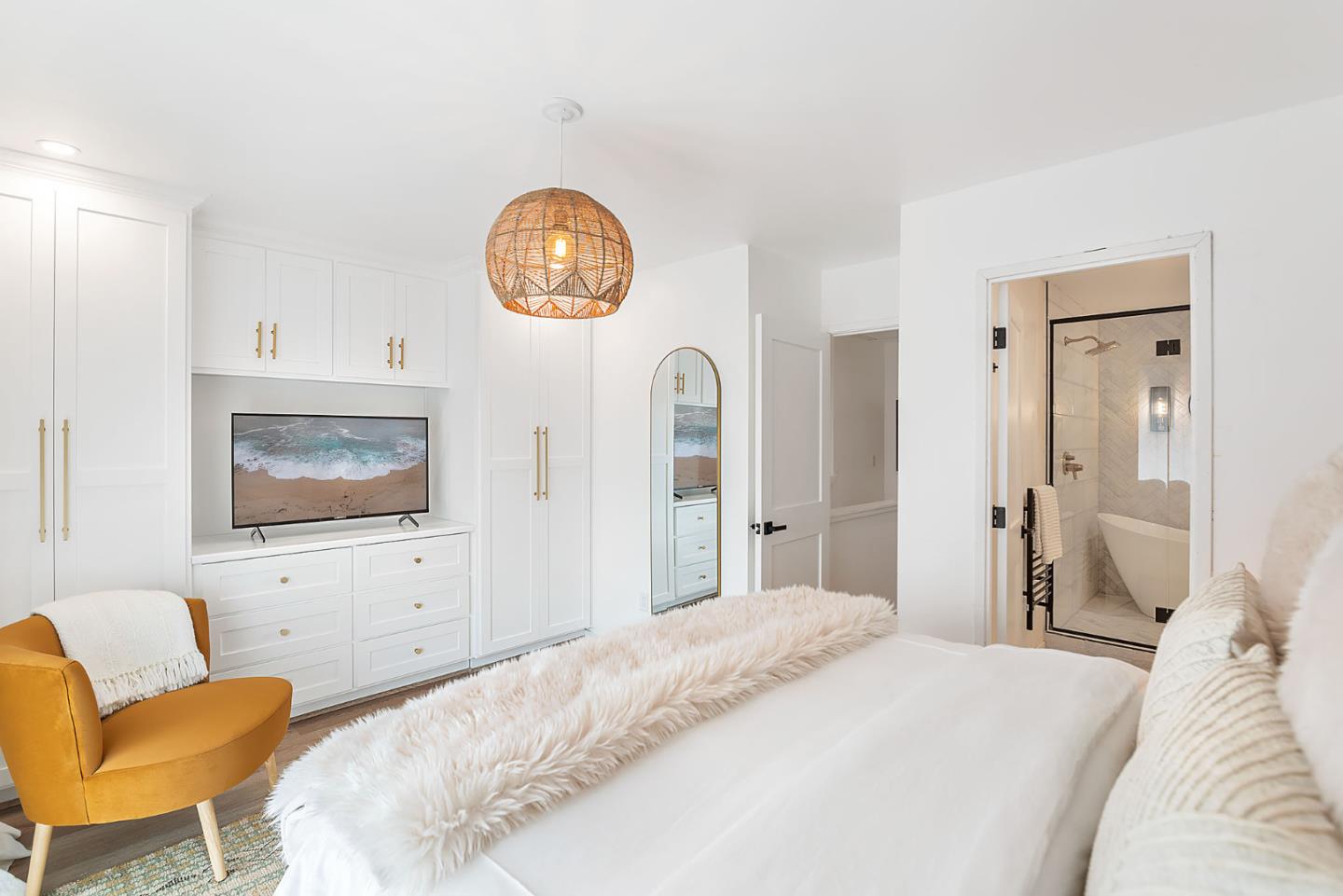 Detail Gallery Image 8 of 26 For 37 La Playa St, Monterey,  CA 93940 - 2 Beds | 2/1 Baths