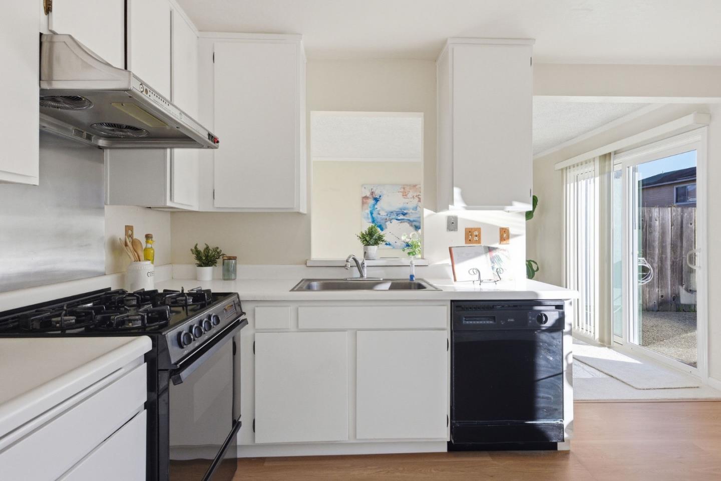 Detail Gallery Image 21 of 72 For 55 Saint James Ct, Daly City,  CA 94015 - 4 Beds | 2/1 Baths