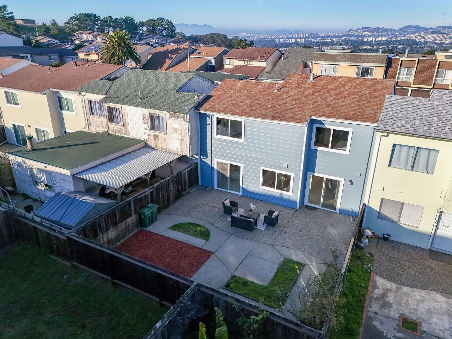Detail Gallery Image 5 of 72 For 55 Saint James Ct, Daly City,  CA 94015 - 4 Beds | 2/1 Baths