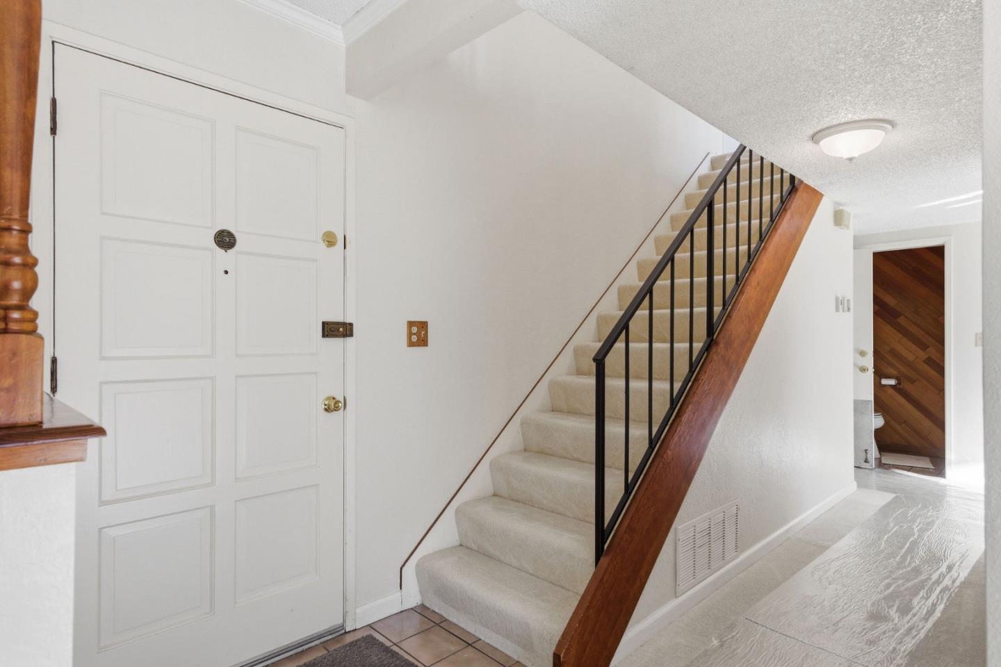 Detail Gallery Image 9 of 72 For 55 Saint James Ct, Daly City,  CA 94015 - 4 Beds | 2/1 Baths