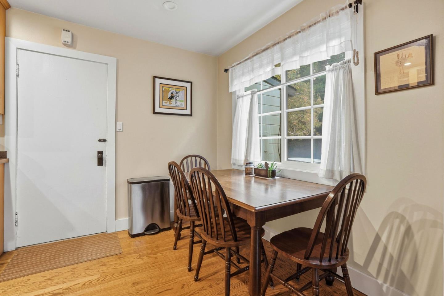 Detail Gallery Image 9 of 20 For 211 Berendos Ave, Pacifica,  CA 94044 - 2 Beds | 1 Baths