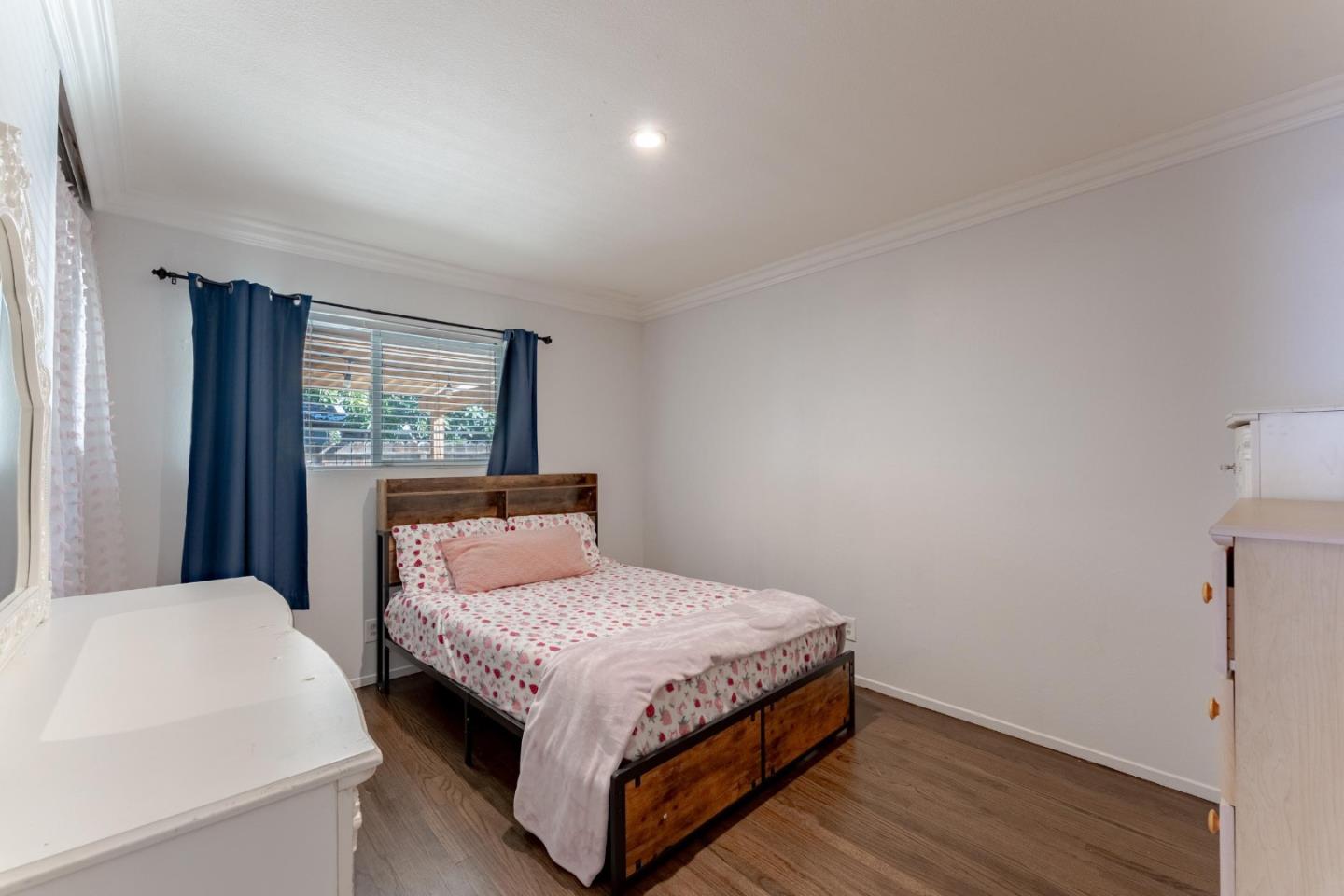 Detail Gallery Image 12 of 23 For 434 Mignot Ln, San Jose,  CA 95111 - 4 Beds | 2 Baths