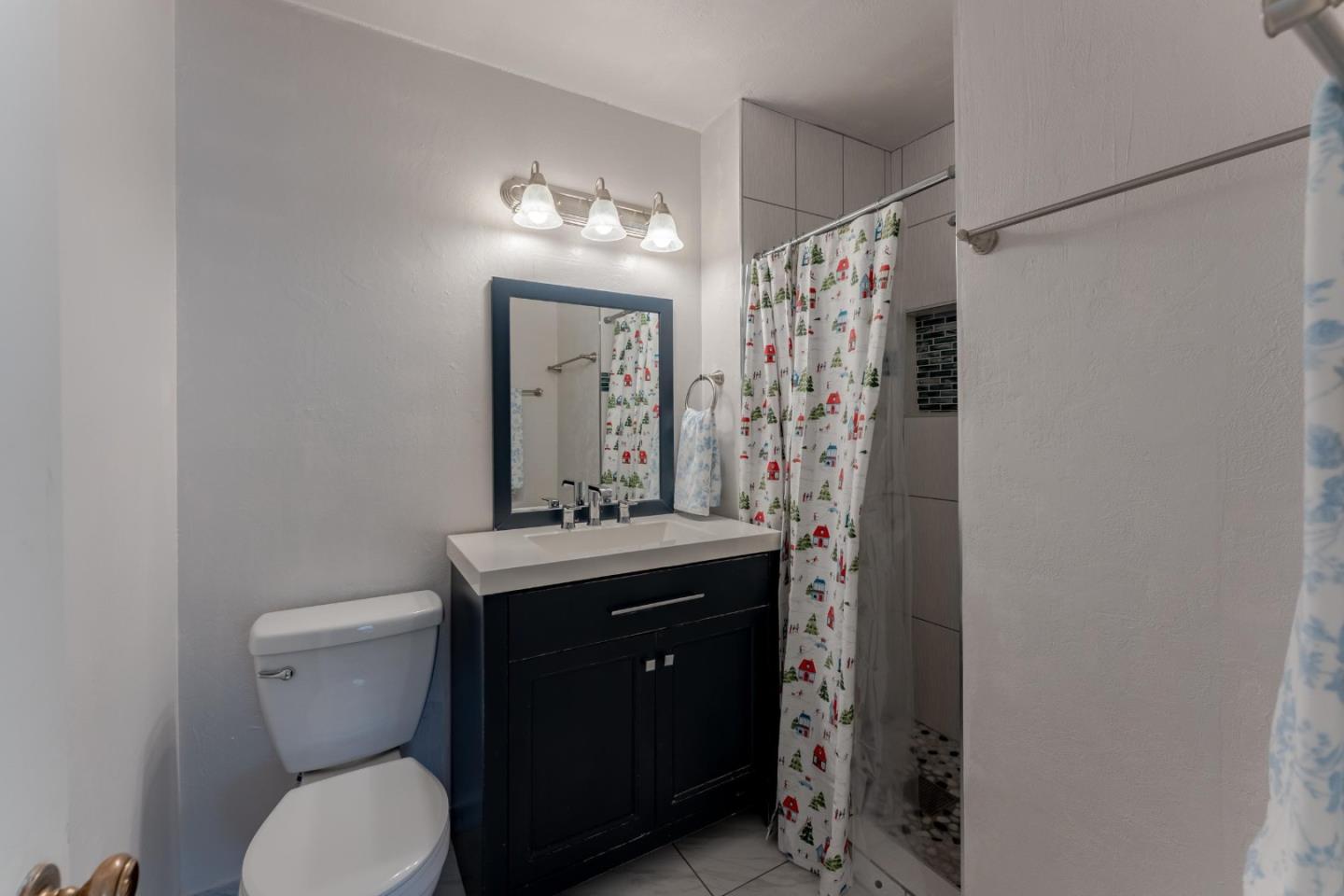 Detail Gallery Image 14 of 23 For 434 Mignot Ln, San Jose,  CA 95111 - 4 Beds | 2 Baths