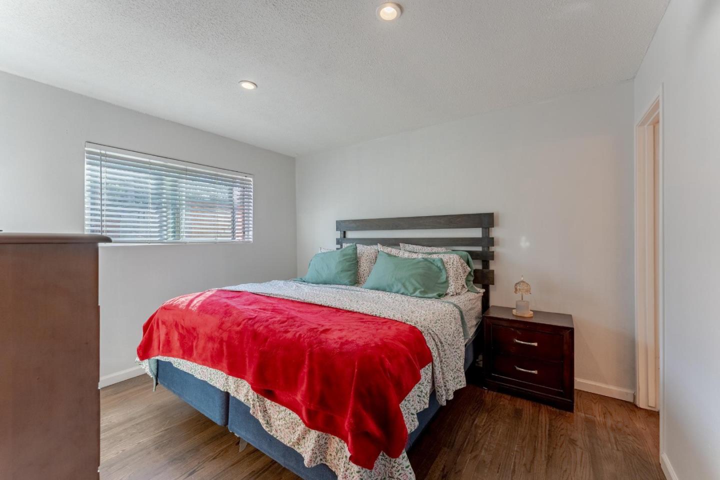 Detail Gallery Image 16 of 23 For 434 Mignot Ln, San Jose,  CA 95111 - 4 Beds | 2 Baths