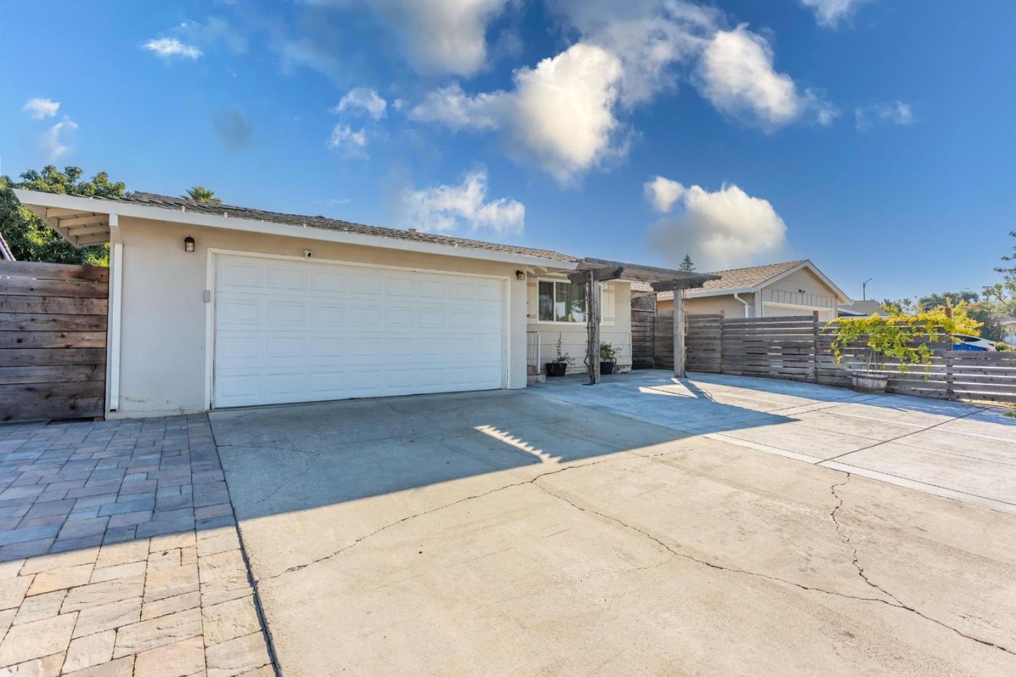 Detail Gallery Image 3 of 23 For 434 Mignot Ln, San Jose,  CA 95111 - 4 Beds | 2 Baths