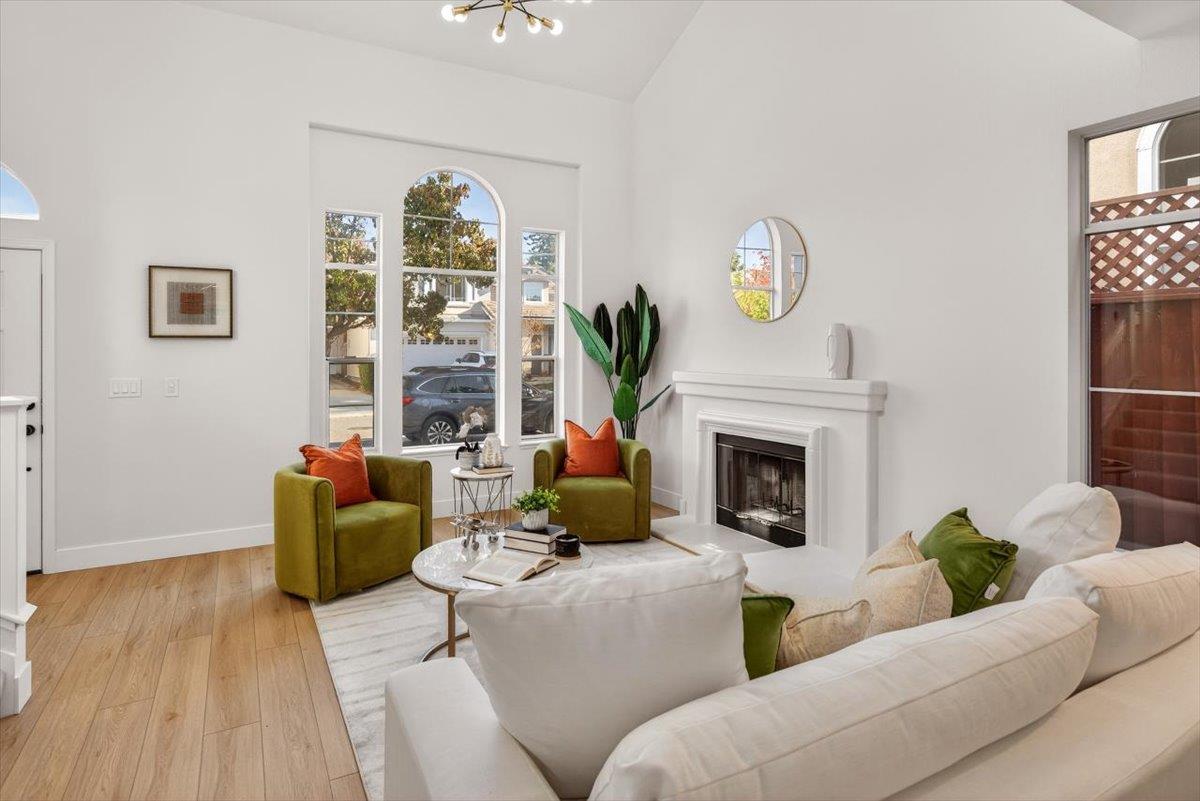 Detail Gallery Image 5 of 18 For 234 Houghton St, Mountain View,  CA 94041 - 2 Beds | 2/1 Baths