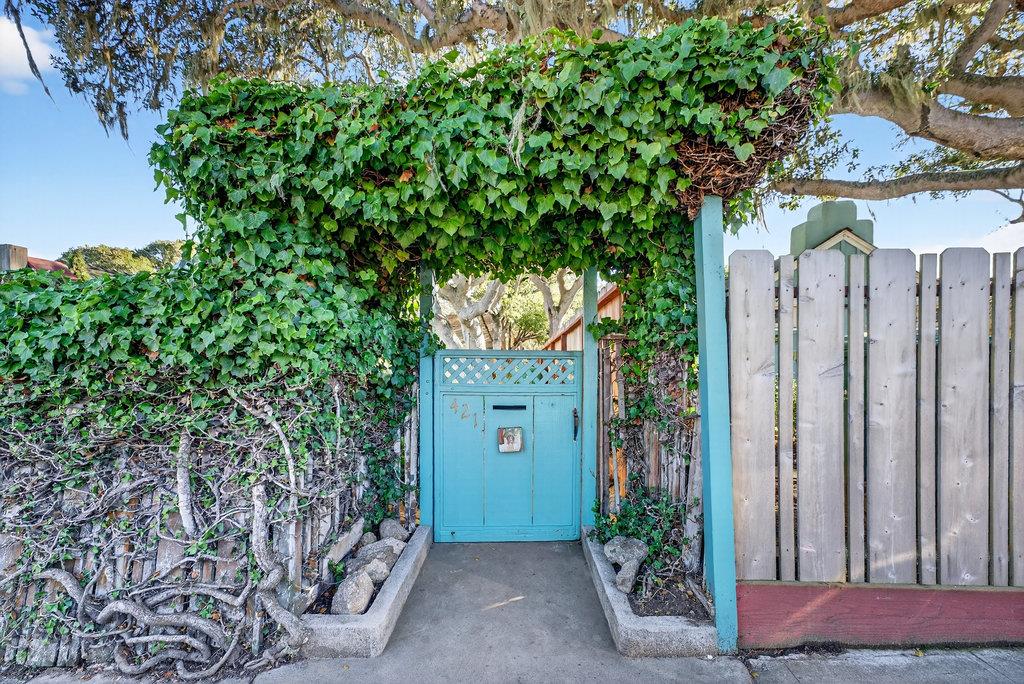 Detail Gallery Image 10 of 49 For 421 Eardley Ave, Pacific Grove,  CA 93950 - 2 Beds | 2 Baths