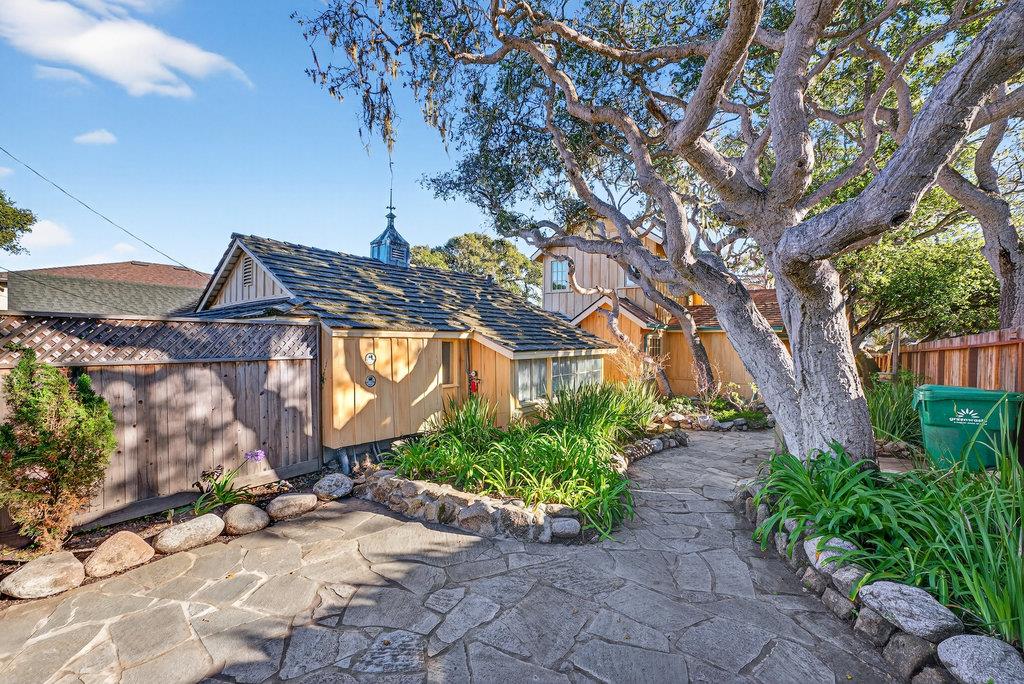 Detail Gallery Image 12 of 49 For 421 Eardley Ave, Pacific Grove,  CA 93950 - 2 Beds | 2 Baths