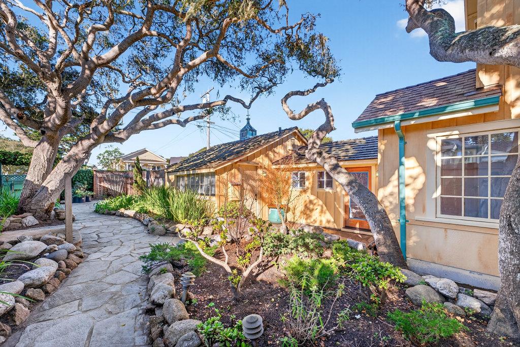 Detail Gallery Image 13 of 49 For 421 Eardley Ave, Pacific Grove,  CA 93950 - 2 Beds | 2 Baths