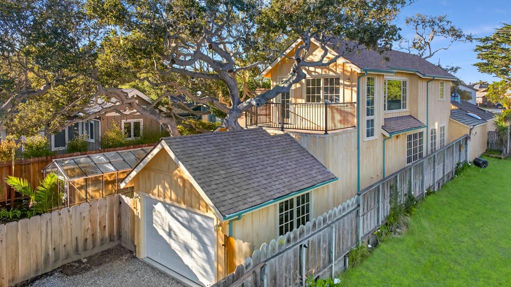 Detail Gallery Image 3 of 49 For 421 Eardley Ave, Pacific Grove,  CA 93950 - 2 Beds | 2 Baths