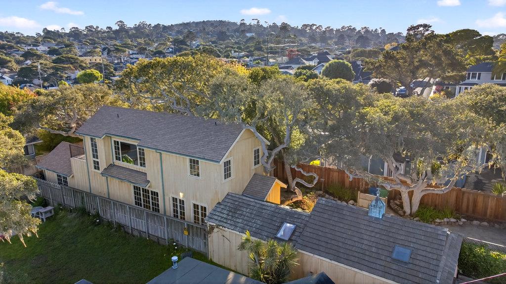 Detail Gallery Image 9 of 49 For 421 Eardley Ave, Pacific Grove,  CA 93950 - 2 Beds | 2 Baths