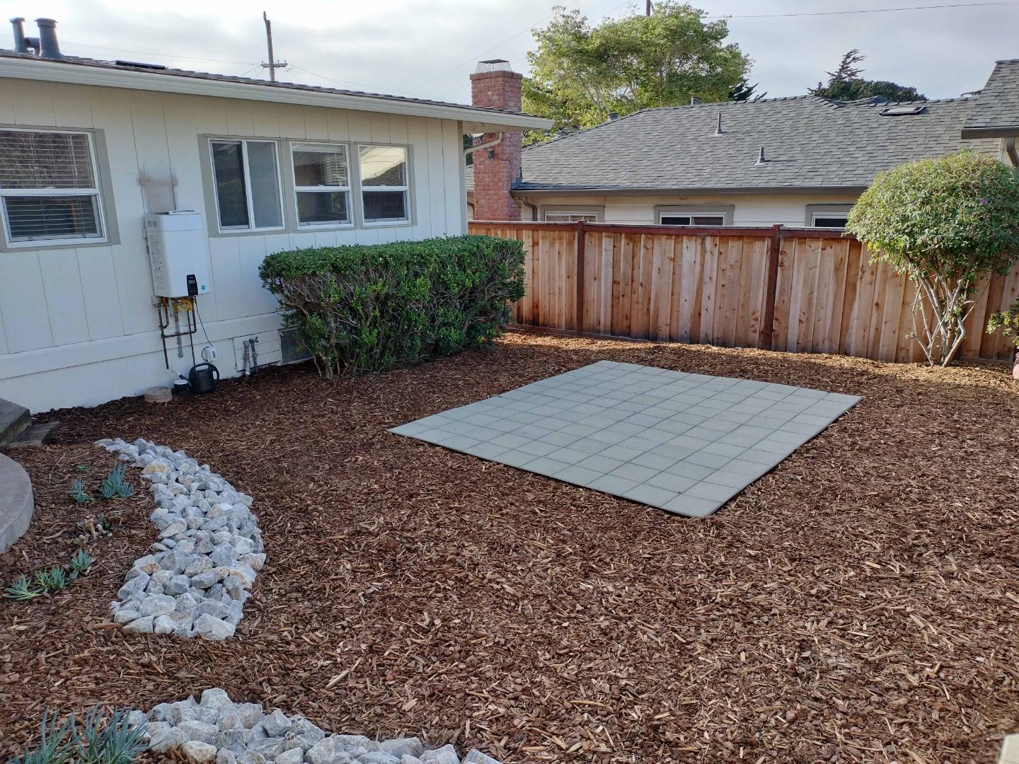 Detail Gallery Image 12 of 22 For 413 & 415 Dela Rosa Ave, Monterey,  CA 93940 - 3 Beds | 2 Baths