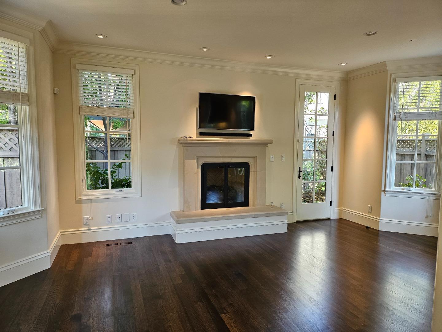 Detail Gallery Image 2 of 20 For 919 Fremont Place, Menlo Park,  CA 94025 - 3 Beds | 2/1 Baths