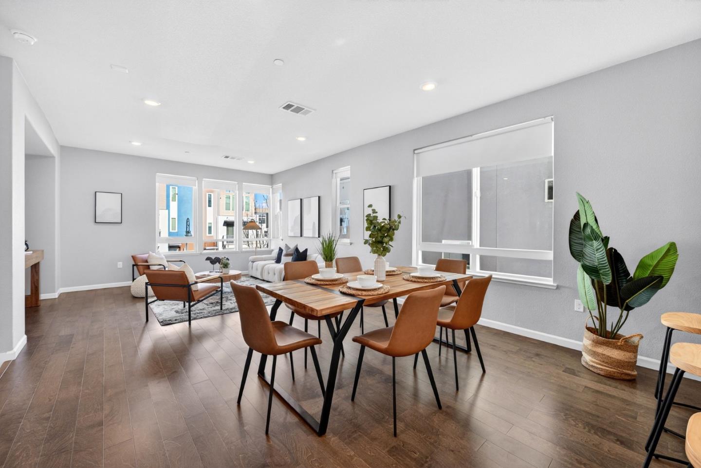 Detail Gallery Image 10 of 38 For 182 Agustin Narvaez St, San Jose,  CA 95136 - 4 Beds | 3/1 Baths