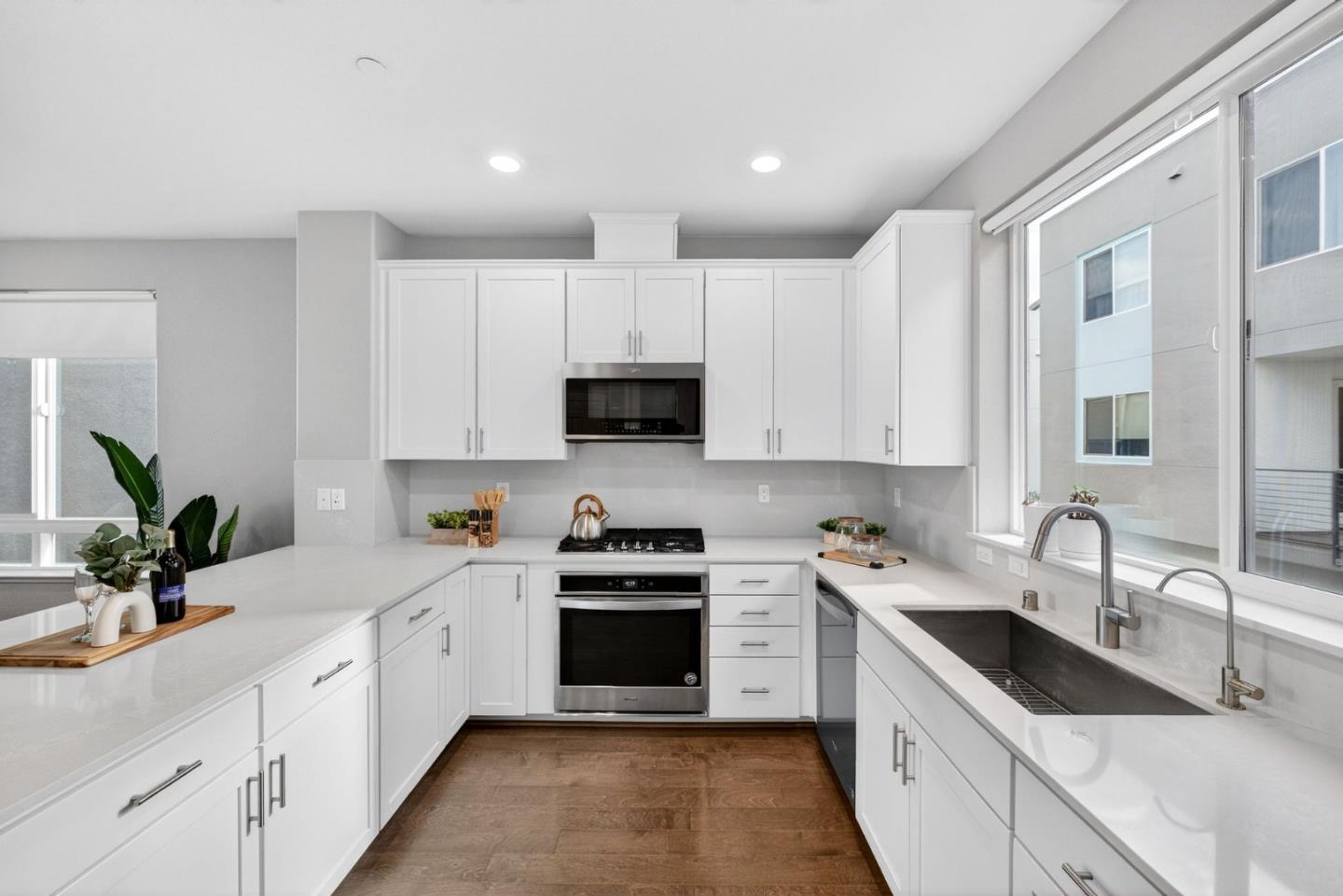 Detail Gallery Image 15 of 38 For 182 Agustin Narvaez St, San Jose,  CA 95136 - 4 Beds | 3/1 Baths