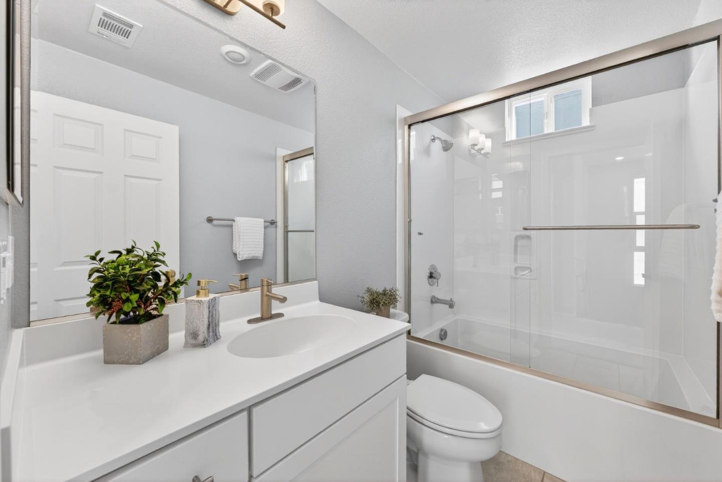 Detail Gallery Image 28 of 38 For 182 Agustin Narvaez St, San Jose,  CA 95136 - 4 Beds | 3/1 Baths