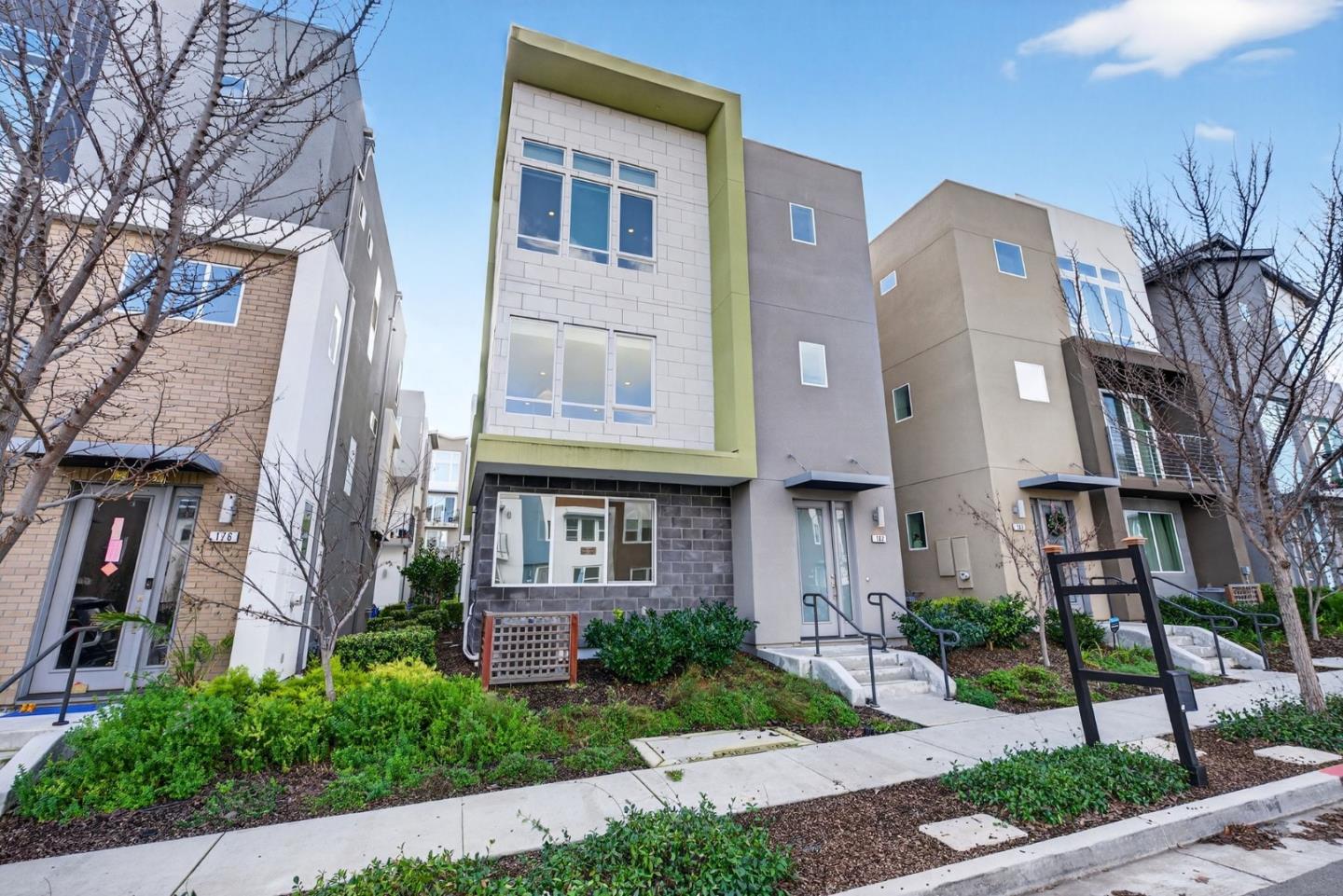 Detail Gallery Image 3 of 38 For 182 Agustin Narvaez St, San Jose,  CA 95136 - 4 Beds | 3/1 Baths