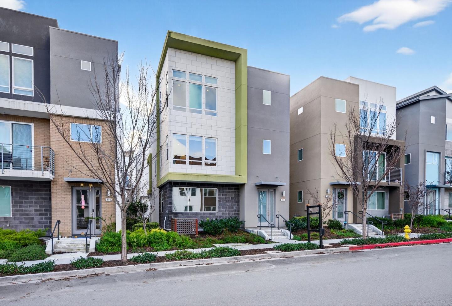 Detail Gallery Image 4 of 38 For 182 Agustin Narvaez St, San Jose,  CA 95136 - 4 Beds | 3/1 Baths