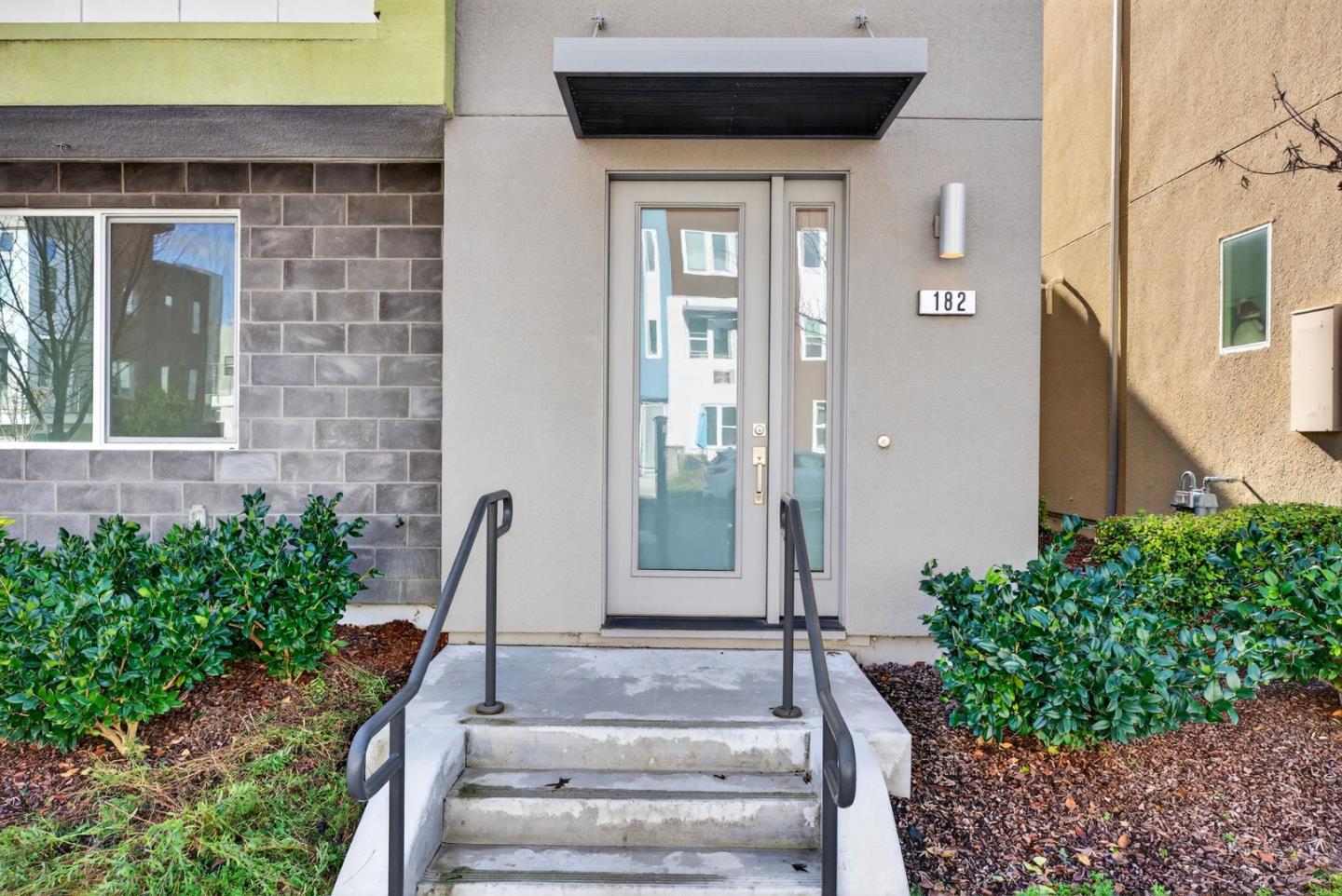 Detail Gallery Image 5 of 38 For 182 Agustin Narvaez St, San Jose,  CA 95136 - 4 Beds | 3/1 Baths