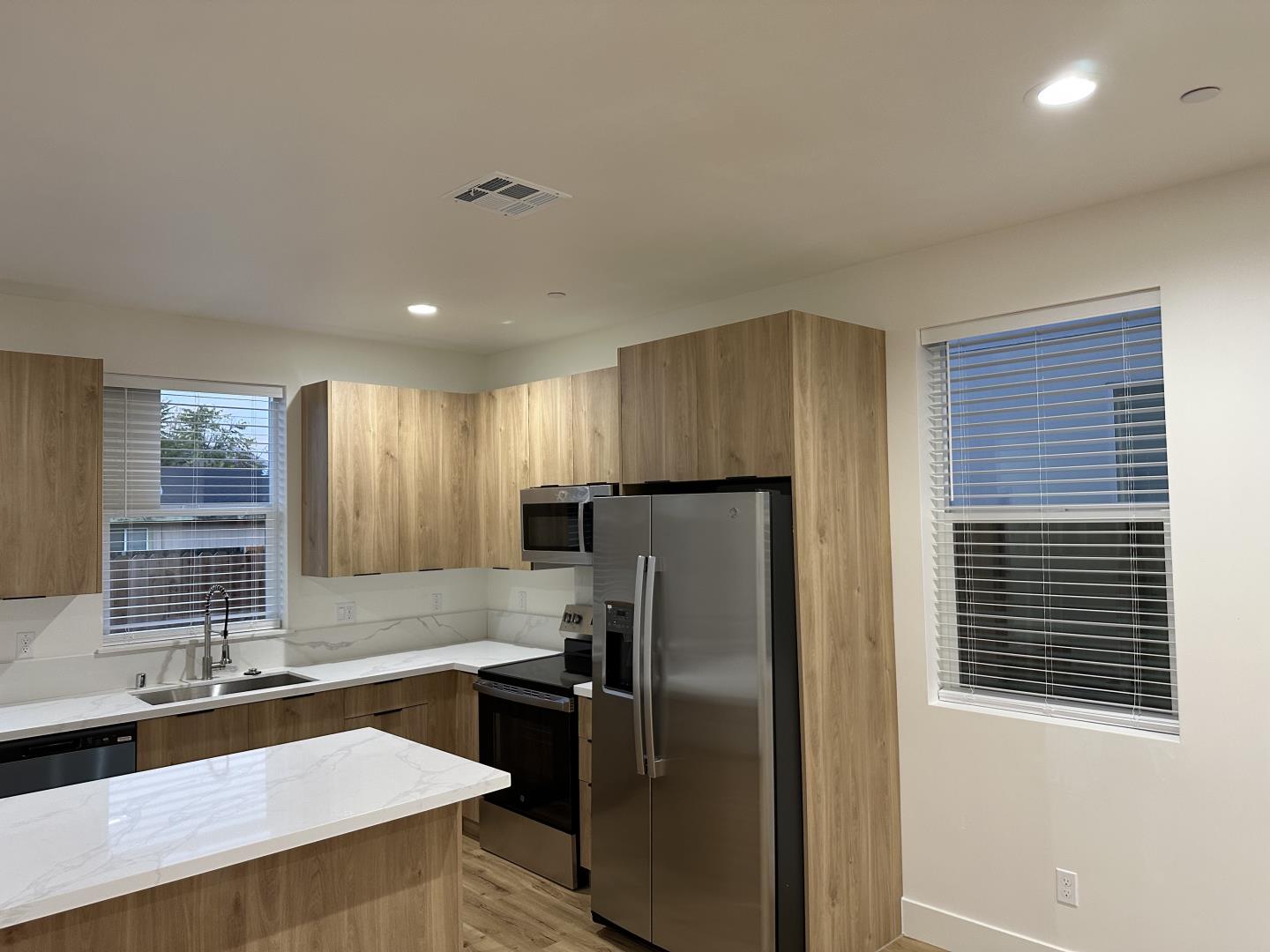 Detail Gallery Image 10 of 12 For 963 Olive Branch Pl #959,  Sacramento,  CA 95815 - 3 Beds | 2/1 Baths