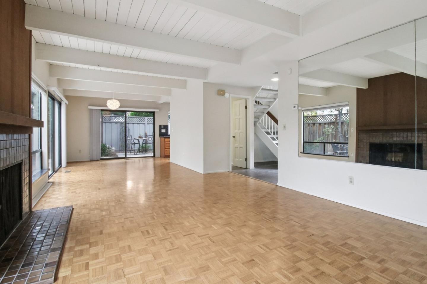 Detail Gallery Image 11 of 42 For 916 Menlo Ave, Menlo Park,  CA 94025 - 2 Beds | 2/1 Baths