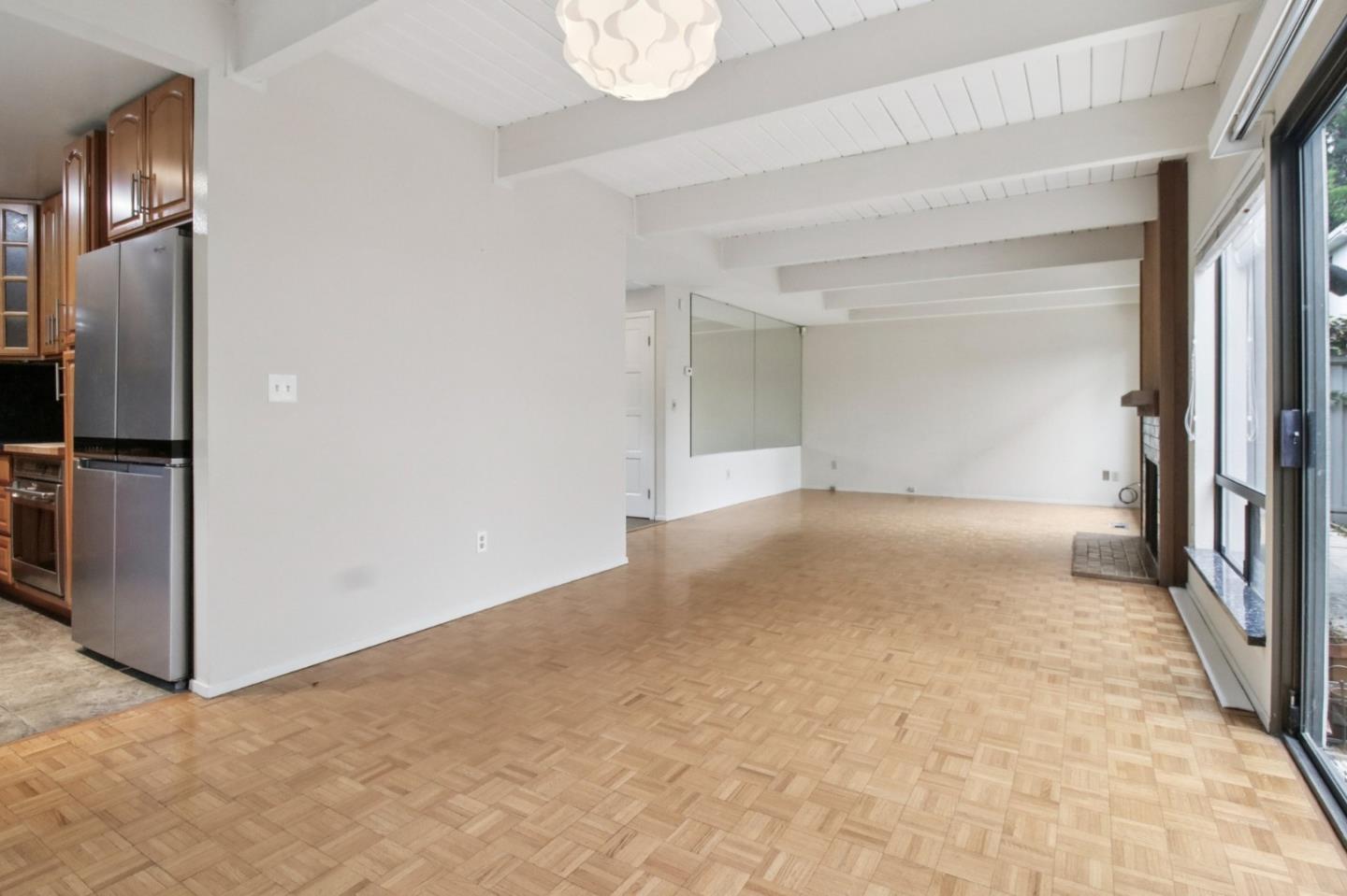 Detail Gallery Image 14 of 42 For 916 Menlo Ave, Menlo Park,  CA 94025 - 2 Beds | 2/1 Baths