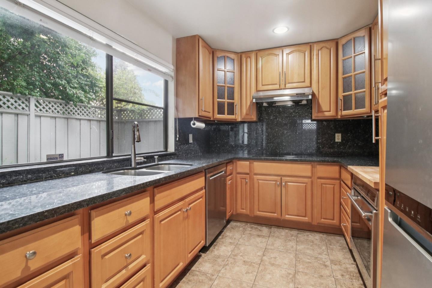 Detail Gallery Image 18 of 42 For 916 Menlo Ave, Menlo Park,  CA 94025 - 2 Beds | 2/1 Baths