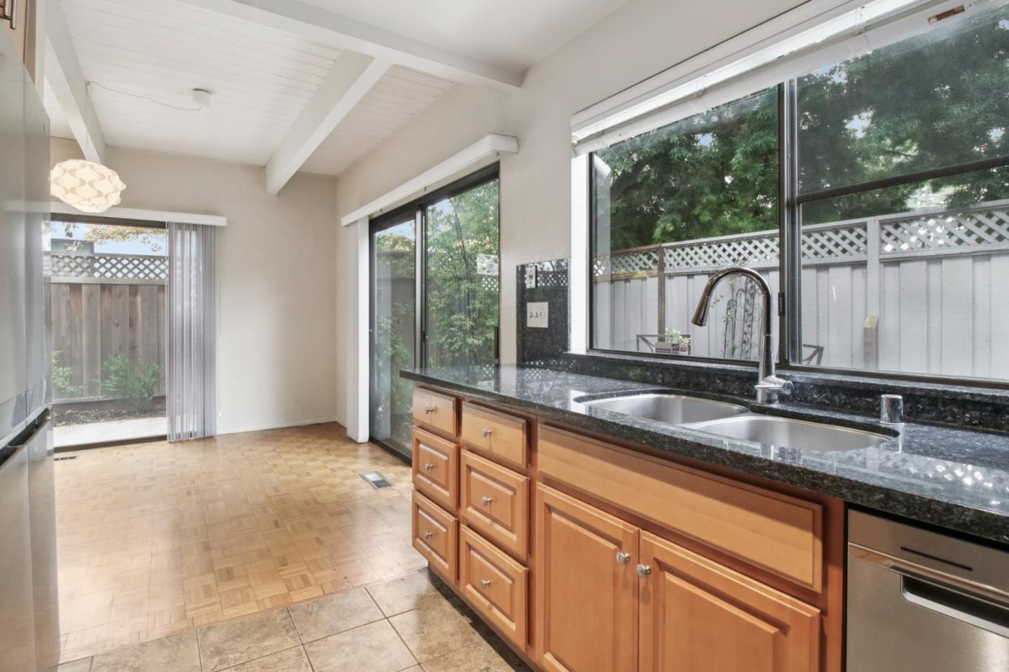 Detail Gallery Image 19 of 42 For 916 Menlo Ave, Menlo Park,  CA 94025 - 2 Beds | 2/1 Baths