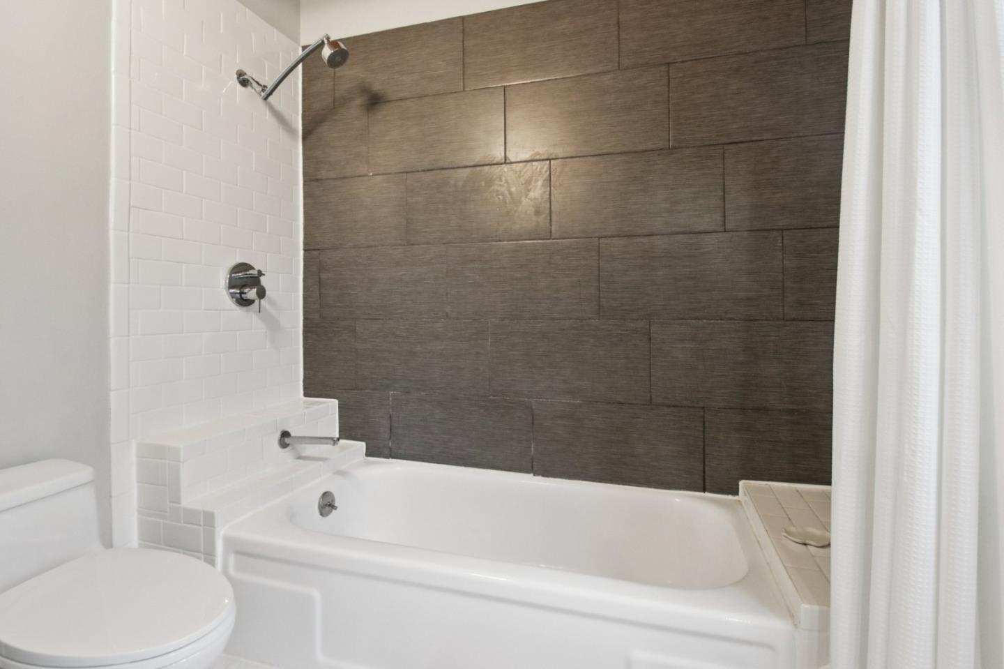 Detail Gallery Image 24 of 42 For 916 Menlo Ave, Menlo Park,  CA 94025 - 2 Beds | 2/1 Baths